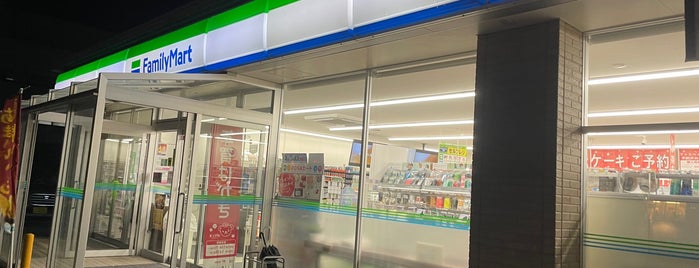 ファミリーマート 白山美川インター店 is one of コンビニ.