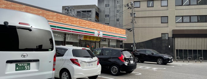 セブンイレブン 金沢芳斉2丁目店 is one of 金沢.