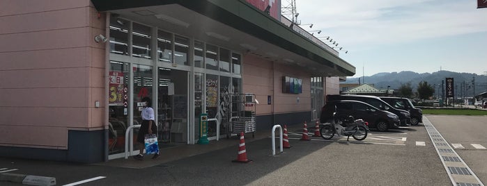 クスリのアオキ 福光店 is one of 全国の「クスリのアオキ」.