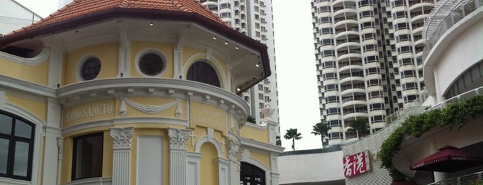 Gurney Paragon is one of Shopping Malls in Penang Island.