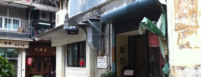 Mactim Cafe is one of Lugares favoritos de Alyssa.