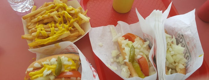 Widen's Hot Dogs is one of Tempat yang Disukai Rudimus.