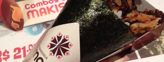 Makis Place is one of Crisさんのお気に入りスポット.