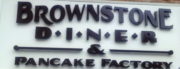 Brownstone Diner & Pancake Factory is one of Locais curtidos por Casie.