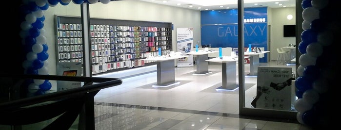 Samsung Mobile is one of Tempat yang Disukai Yasemin Arzu.