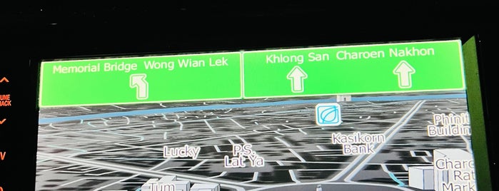 Wong Wian Yai Circle is one of ถนน (Road).