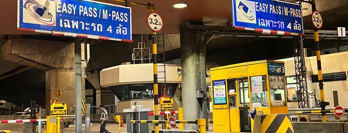 Surawong Toll Plaza is one of Lieux qui ont plu à Karn.