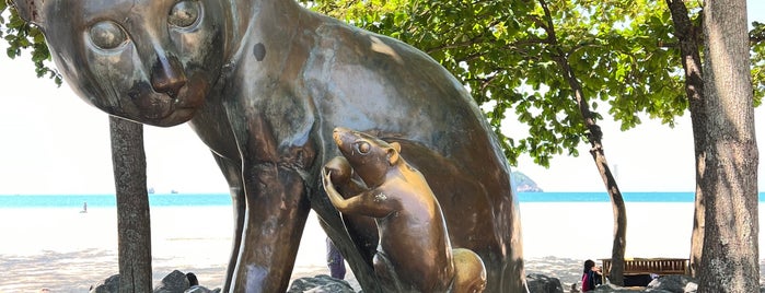 Sculpture Of The Mouse And The Cat is one of Songkhla.