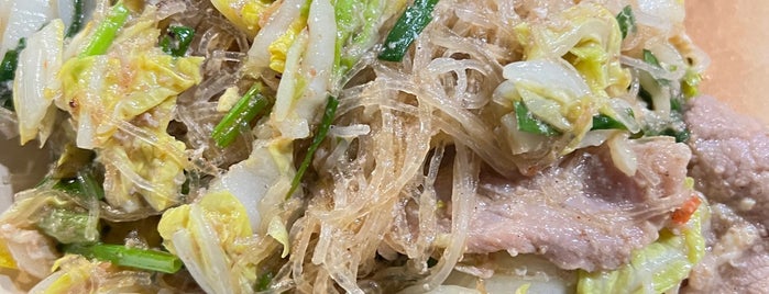 มานพ สุกี้รถกระบะ is one of Chinese Noodle.