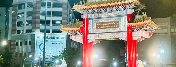 ซุ้มประตูเฉลิมพระเกียรติ ๖ รอบพระชนมพรรษา is one of Bangkok, Thailand.