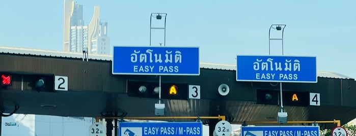 Sapan Sawang Toll Plaza is one of ทางพิเศษศรีรัช (Sirat Expressway).