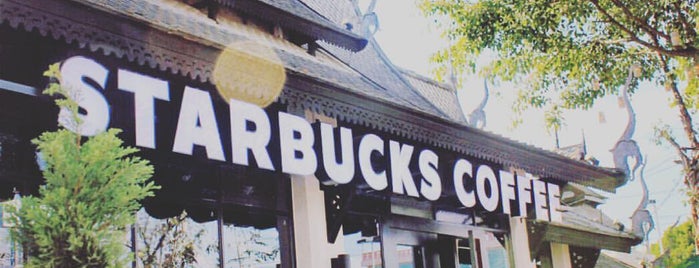 Starbucks is one of Orte, die Jeffrey gefallen.