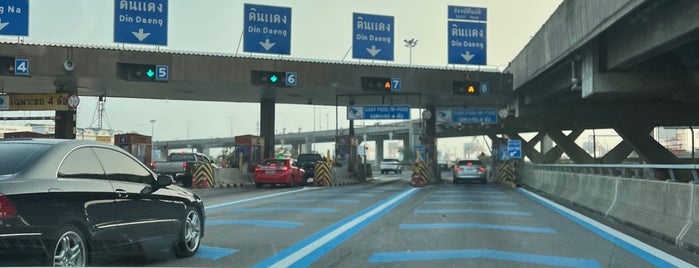 At Narong 2 (Port) Toll Plaza is one of ทางพิเศษฉลองรัช (Chalong Rat Expressway).