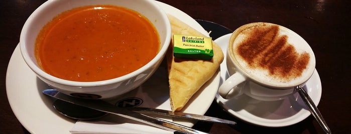 Caffè Nero is one of Tさんのお気に入りスポット.