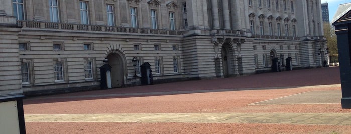 Buckingham Palace Gate is one of Lieux qui ont plu à Sole.