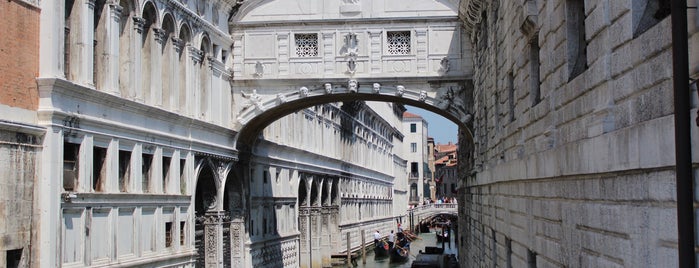 Ponte dei Sospiri is one of Tempat yang Disukai Amit.