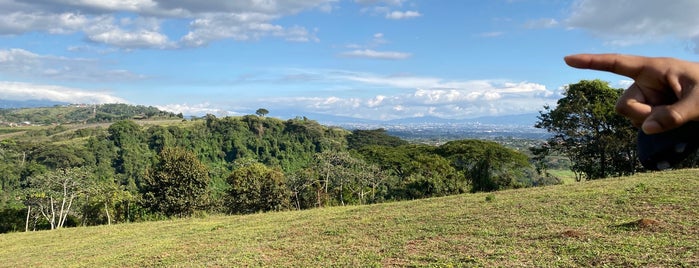 Parque Recreativo Los Chorros is one of Otras visitas.