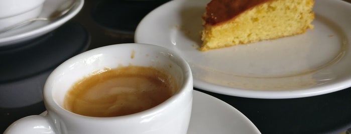 Honey Bunny Café is one of Lugares favoritos de Lutzka.
