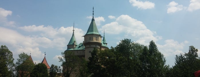 Bojnický zámok is one of Tempat yang Disukai Lutzka.