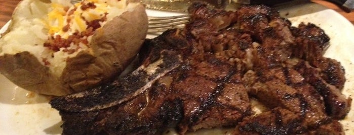 LongHorn Steakhouse is one of Tempat yang Disimpan Nikkia J.