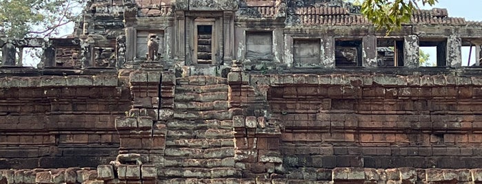 Phimeanakas is one of Angkor Archaeological Park Highlights.