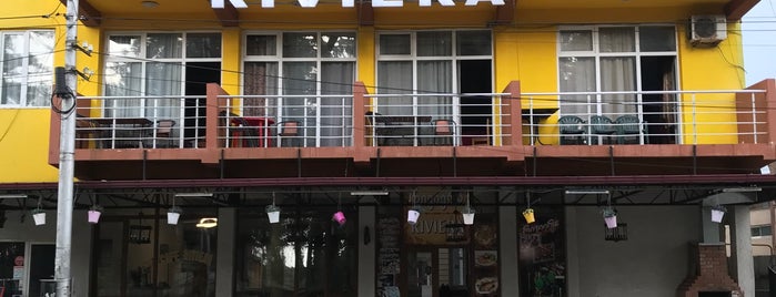 Cafe Riviera is one of Lugares favoritos de Yunia.