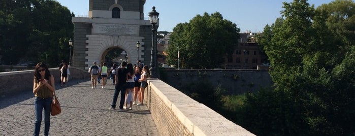 Ponte Milvio is one of Da vedere a Roma.