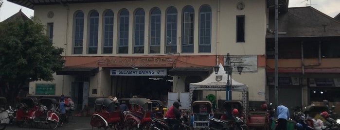 Pasar Gede is one of Tempat yang Disukai Hendra.