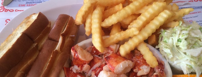 The Lobster Roll Restaurant is one of A Tastemaker's Guide to The Hamptons.