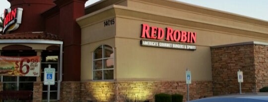 Red Robin Gourmet Burgers and Brews is one of Lugares favoritos de Adr.