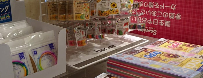 Maruzen is one of 【自分メモ】訪れたことのある書店.