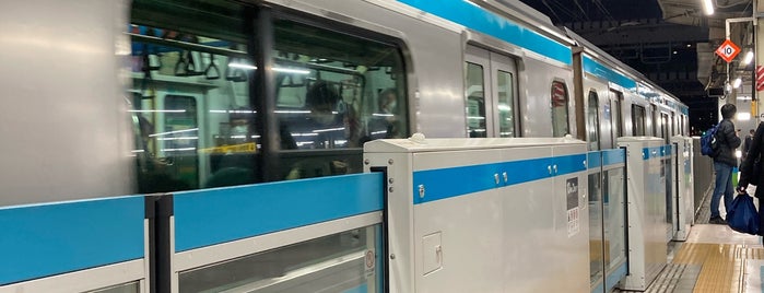 Platforms 3-4 is one of 乗った降りた乗り換えた鉄道駅.