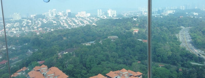 Hilton Kuala Lumpur is one of สถานที่ที่ Håkan ถูกใจ.