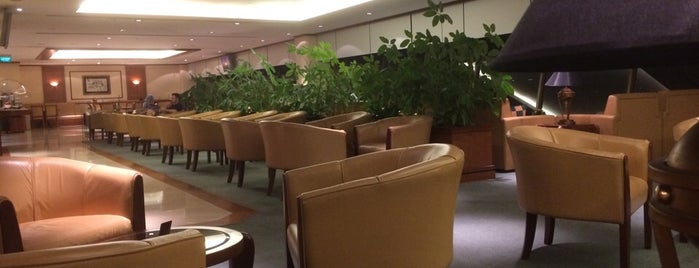 Emirates Lounge is one of Tempat yang Disukai Håkan.