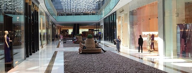 The Dubai Mall is one of Locais curtidos por Håkan.