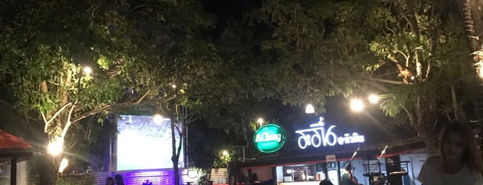 Ra Ruen Chuen Bar is one of หัวหิน.
