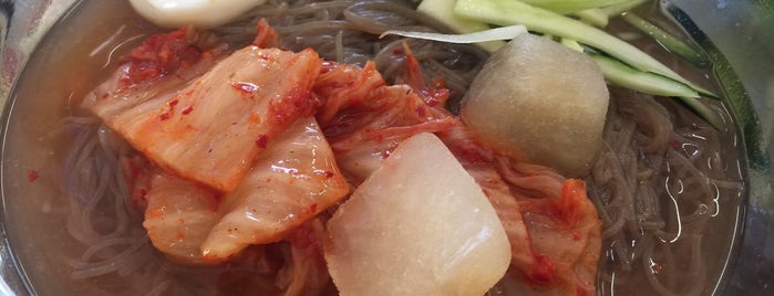 Fukuda Asian Diner is one of Posti che sono piaciuti a la_glycine.