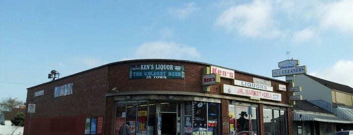 Ken's Liquor is one of Tempat yang Disukai Dee.