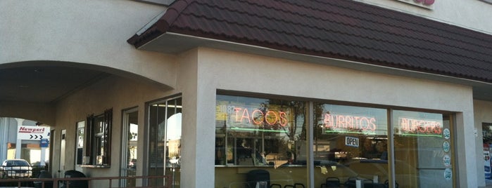 Hank's Mexican Food is one of สถานที่ที่ M ถูกใจ.