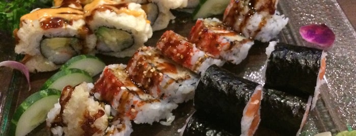 Love Sushi is one of Tempat yang Disukai Estefania.