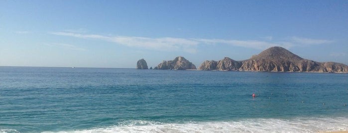 Playa El Médano is one of Las mejores playas para nadar en Los Cabos..