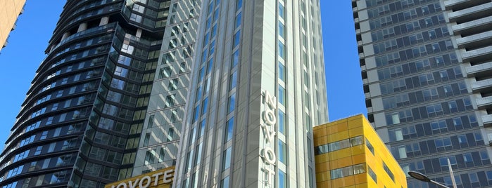 Novotel London Canary Wharf is one of London Work Spots.