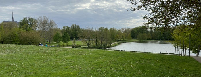 Parc Saint-Pierre is one of Paris 19.