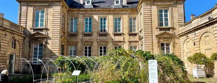Museu de Artes Decorativas de Bordéus is one of Bordeaux.