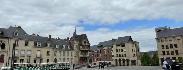 Place Notre-Dame is one of Amiens France.