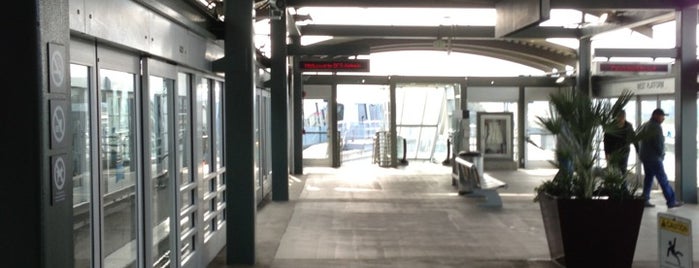 SFO AirTrain Station - Rental Car Center is one of Debra : понравившиеся места.
