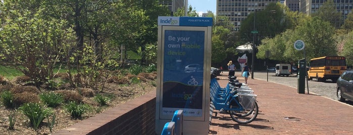 RideIndego Station: Foglietta Plaza is one of Orte, die Stephen gefallen.