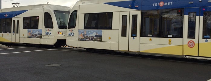 TriMet SE 17th Ave / Rhine St MAX Station is one of Lugares favoritos de Stephen.