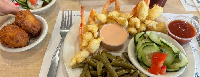 O'Steen's Seafood Restaurant is one of Trips south.