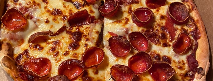 Minsky's Pizza is one of Tempat yang Disukai LoneStar.